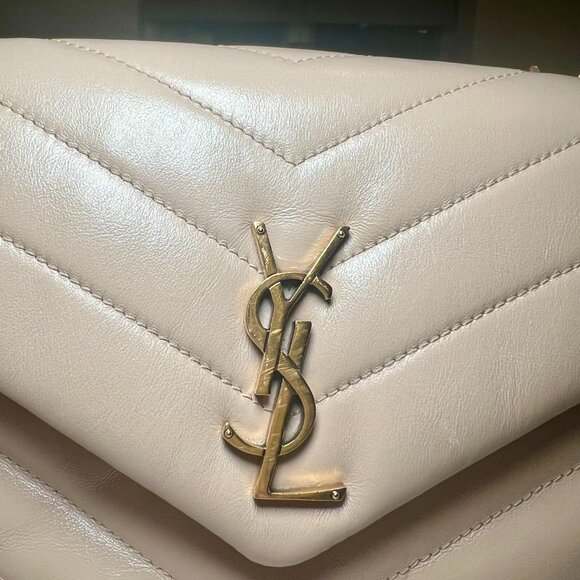 YSL  - Loulou Small YSL Shoulder Bag in Quilted Leather - Picture 13 of 17